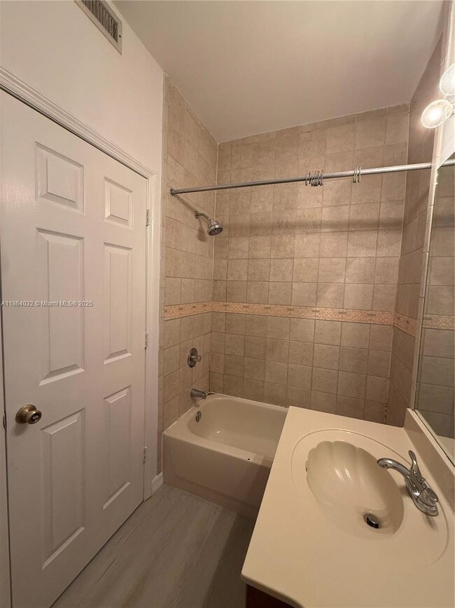 Building Photo - 11539 NW 60th Terrace