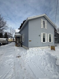 Building Photo - Ranch 3 Bedroom House
