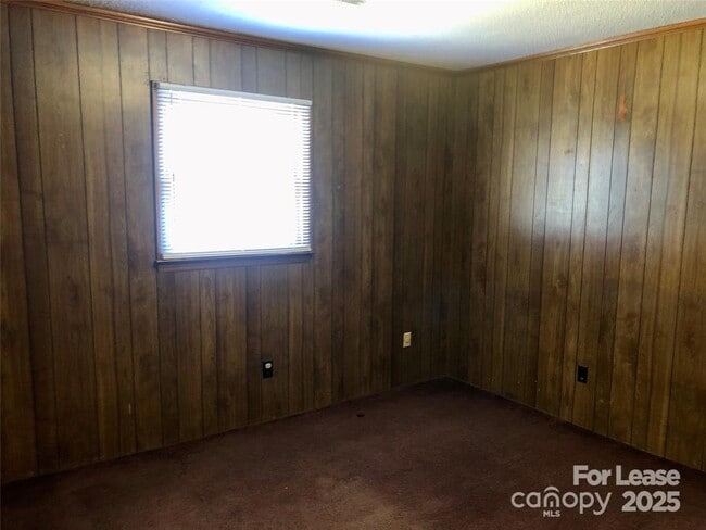 Building Photo - 208 Sunny Hill Dr