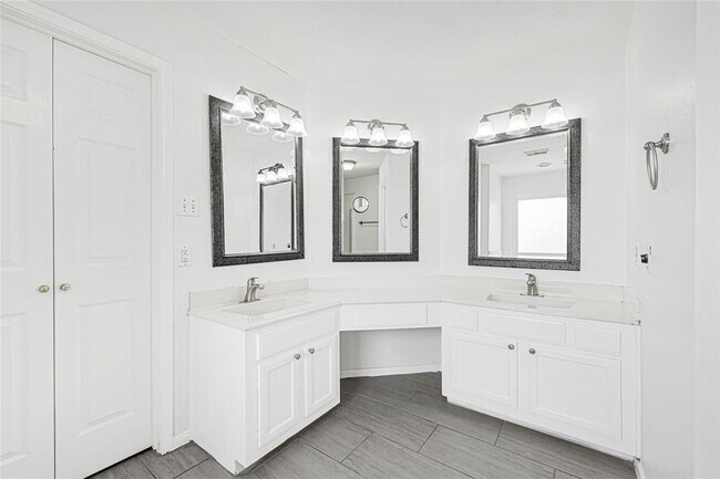 Building Photo - 1273 El Camino Village Dr