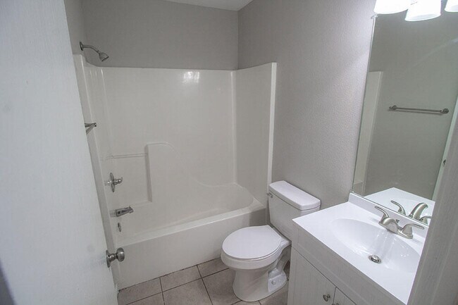 Building Photo - 1425 Greensboro Dr
