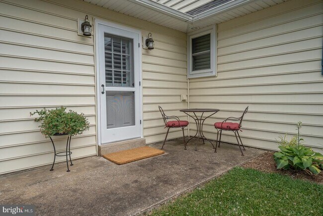 Building Photo - 533 Monument Ave