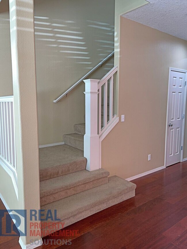 Building Photo - Remarkable Custom Home in Arbor Vineyard!
