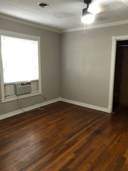 Building Photo - 2104 Houston Pl