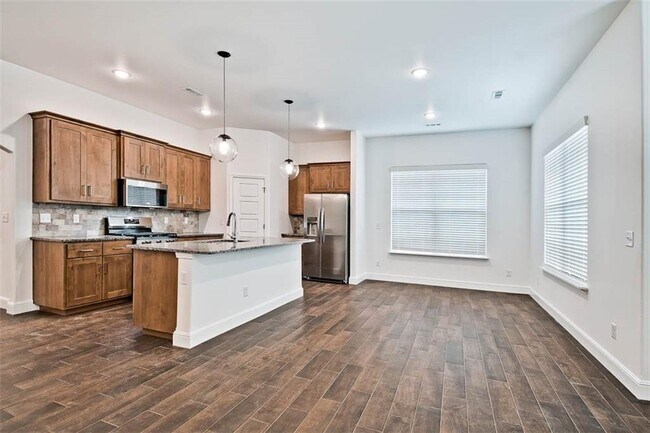 Building Photo - 2140 Bluestem Dr