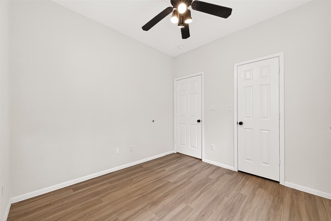 Building Photo - 41 Creek Forest Ln