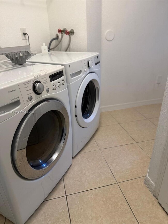 Building Photo - 15530 SW 26th Terrace