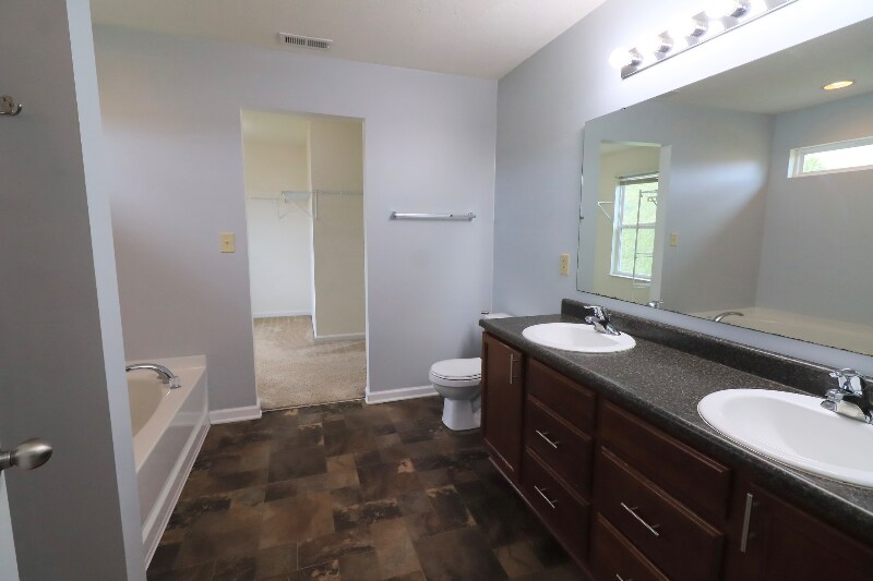 Building Photo - 6215 Enclave Blvd