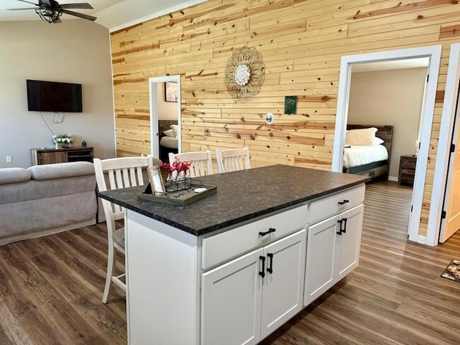 Building Photo - 813 Eaton Hollow Rd SW