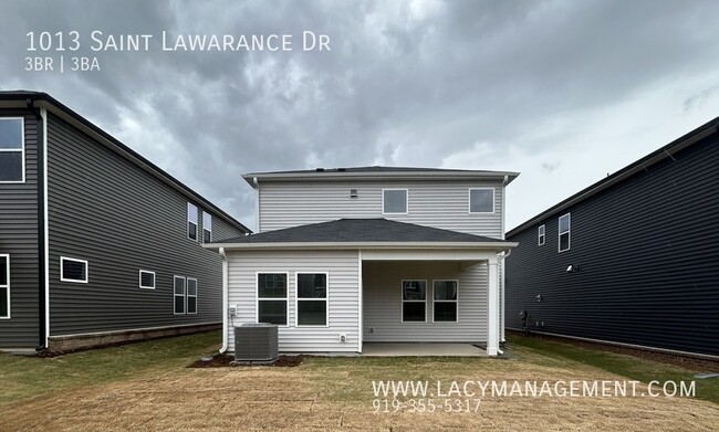 Building Photo - 1013 St Lawrence Dr