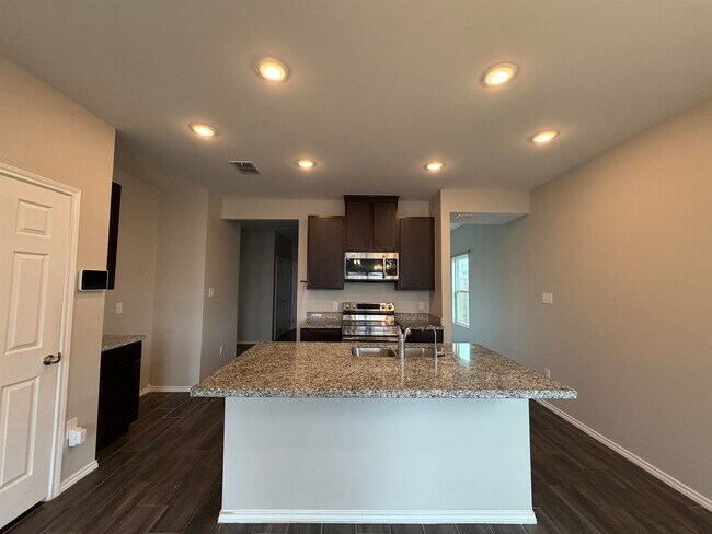 Building Photo - 1607 Decano Ln