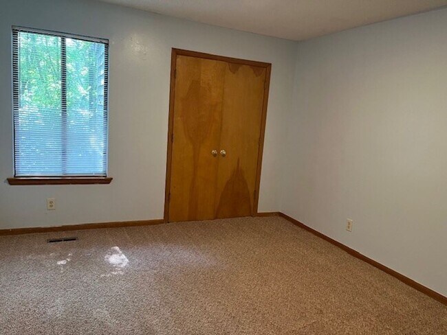 Building Photo - 104 Lystra Hills Ln