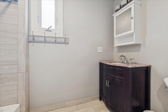 Building Photo - 1334 Wilmette Ave