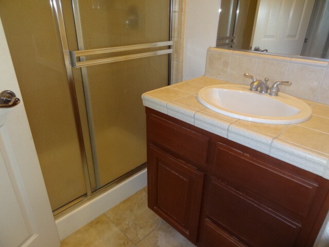 Building Photo - Huge home in Elk Grove