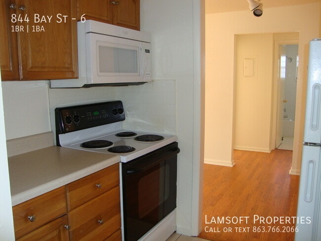 Building Photo - 844 Bay St