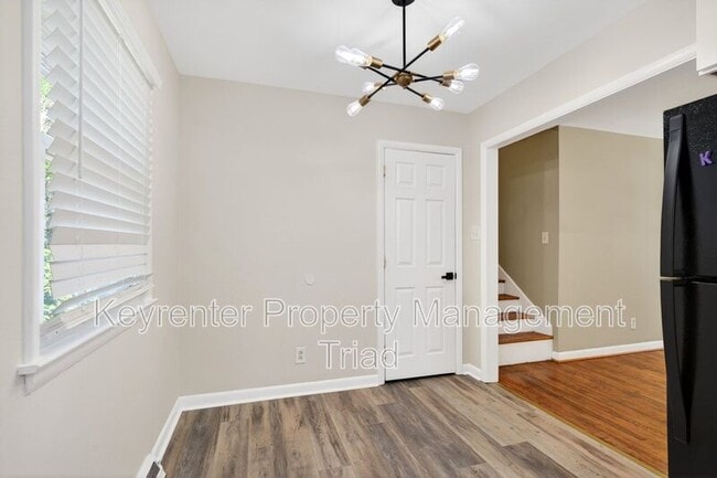 Building Photo - 1821 W Meadowview Rd
