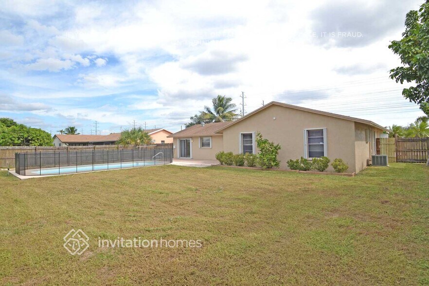 Building Photo - 132 La Mancha Ave