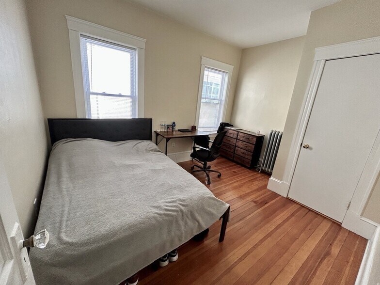 Building Photo - 303 Tappan St
