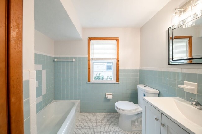 Building Photo - Charming 4-Bedroom Home in Prime Beachwood...