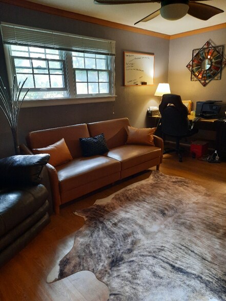Building Photo - 9276 Yellowwood Dr