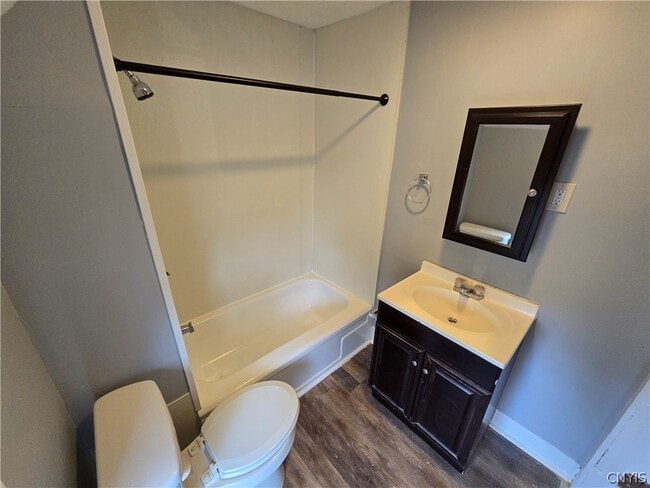 Building Photo - 121 West End Dr