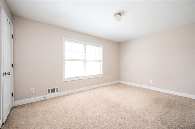 Building Photo - 31 Villa Ct SE