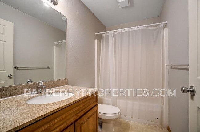 Building Photo - 1127 N Byrne Rd