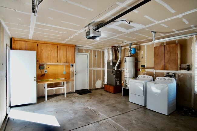 Building Photo - 4400 Sunrise Ct