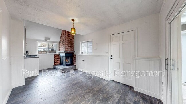 Building Photo - 3090 S Marion St