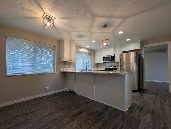 Building Photo - Beautiful Updated 3-Bed, 2-Bath Home In Thurston Area!