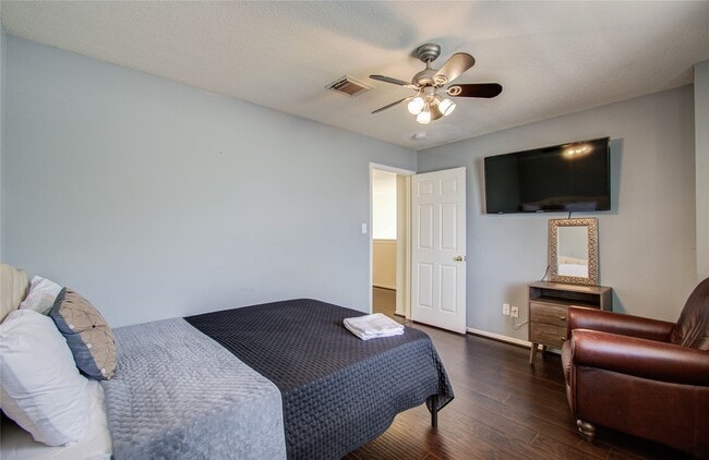 Building Photo - 3219 Leila Oaks Dr