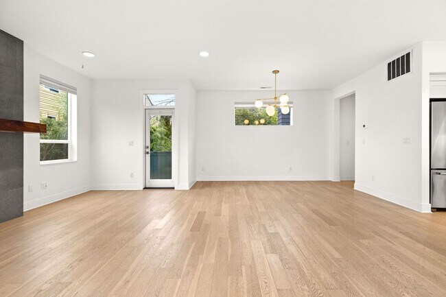 Building Photo - Stunning, Modern 4 bed home with attached ADU in King Neighborhood - AVAILABLE NOW!!