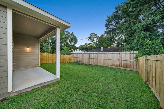 Building Photo - 9721 Grosbeak Ln