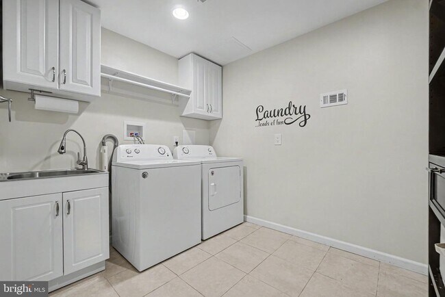 Building Photo - 335 Cindy Dr