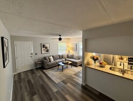 Building Photo - 4932 W Gandy Blvd