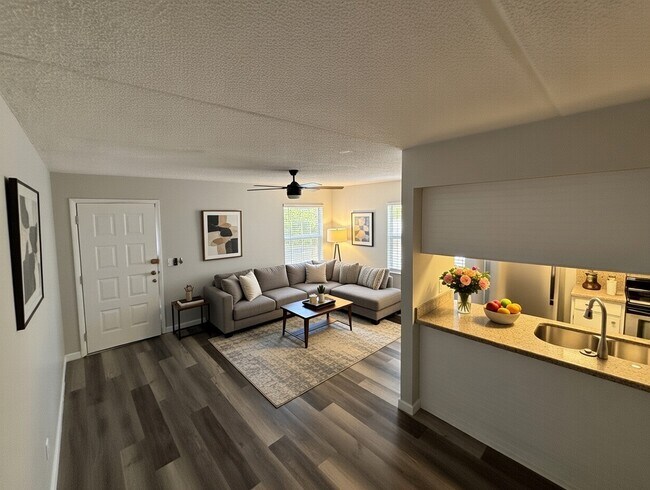 Building Photo - 4932 W Gandy Blvd