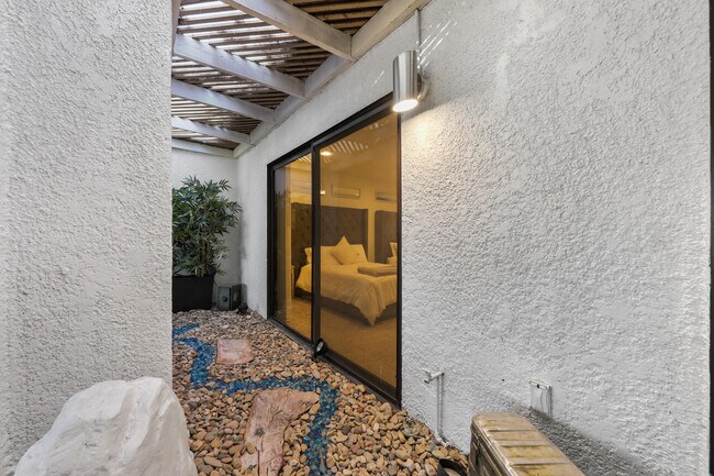 Building Photo - 47 Juan Carlos St