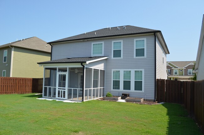 Building Photo - 519 Bunchgrass St