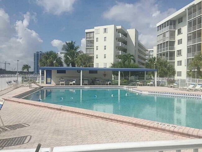 Building Photo - 3020 Marcos Dr