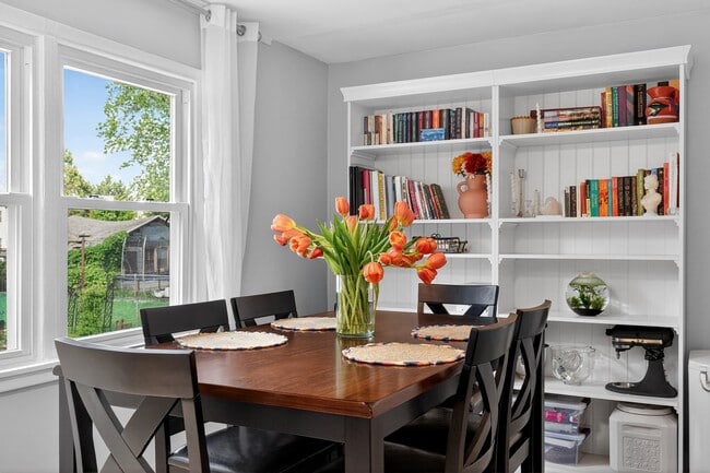 Building Photo - 59 W 6th St
