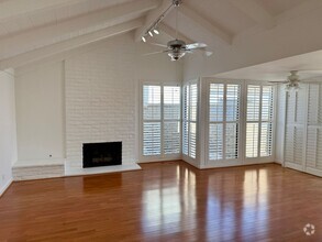 Building Photo - Charming 2-Bedroom Condo in the Coveted Ca...