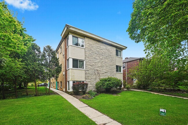 Building Photo - 200 S Blvd-1A
