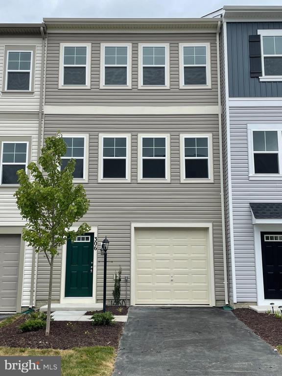 Building Photo - 306 Starry Way Dr