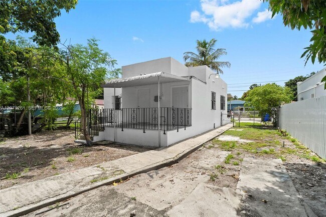 Building Photo - 1227 NW 27th St
