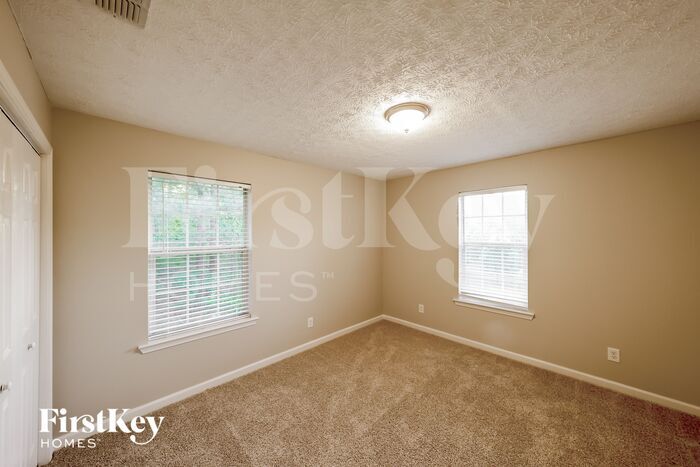 Building Photo - 443 Mountain Crest Dr