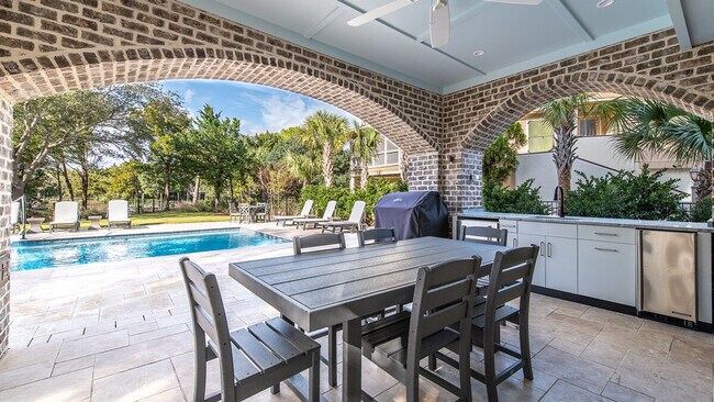 Building Photo - 1058 Debordieu Blvd