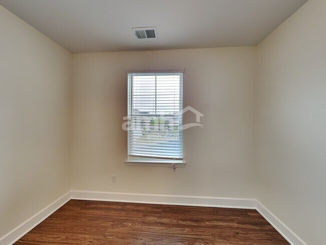 Building Photo - 4268 Longfellow Dr