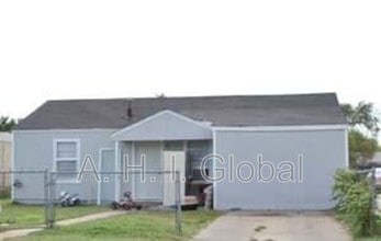 Building Photo - 1215 N Highland St