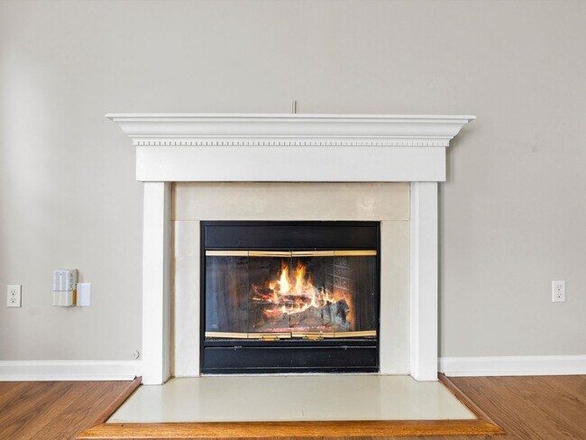 Building Photo - Fantastic Location in Madison City!