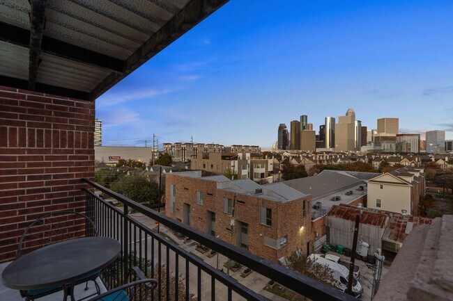 Building Photo - 1900 Genesee St